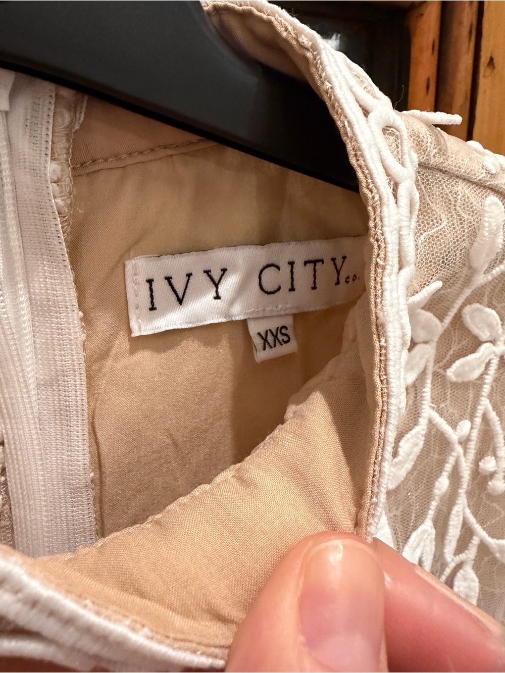 🏷️ New with tags Ivy City Co Sicily lace dress in size XXS white - Picture 3 of 4